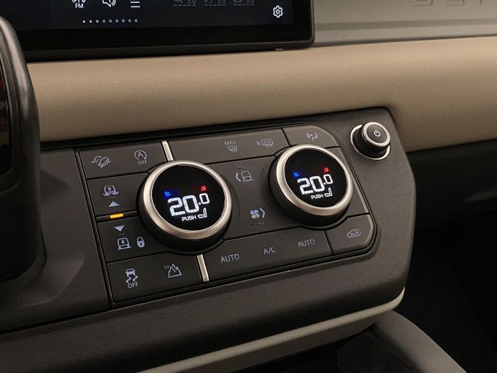 Land Rover Defender P400 SE AWD AUT REZERVACE 3.0 SE