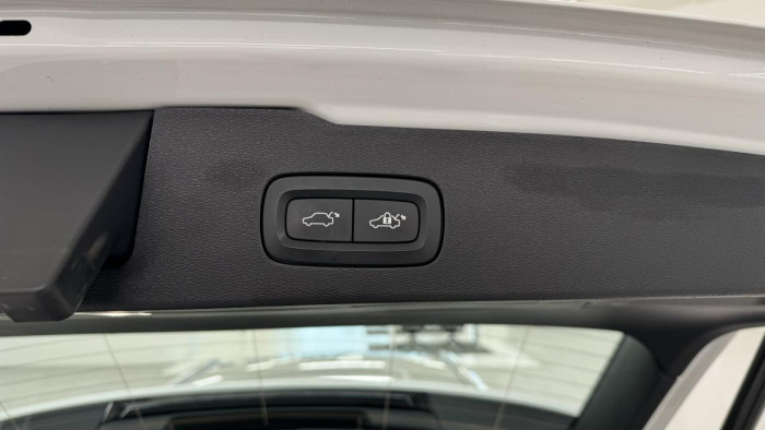 Volvo V60 T6 RECHARGE AWD REZERVACE