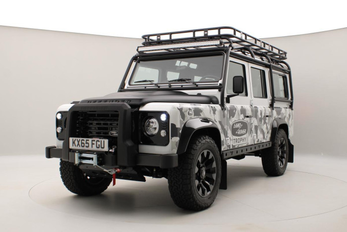 Land Rover Defender WORKS V8 TROPHY II 1 z 25 5.0 V8