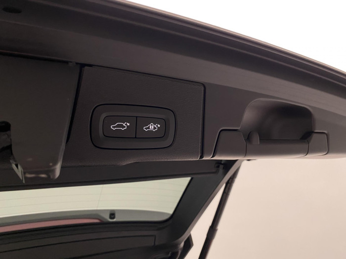 Volvo XC60 T6 AWD PLUS DARK REZERVACE