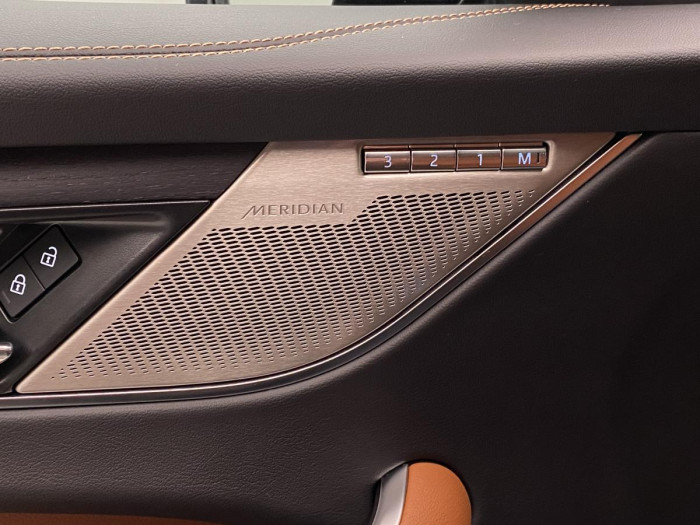 Jaguar F-Pace D200 R-DYNAMIC REZERVACE 2.0 d Dynamic