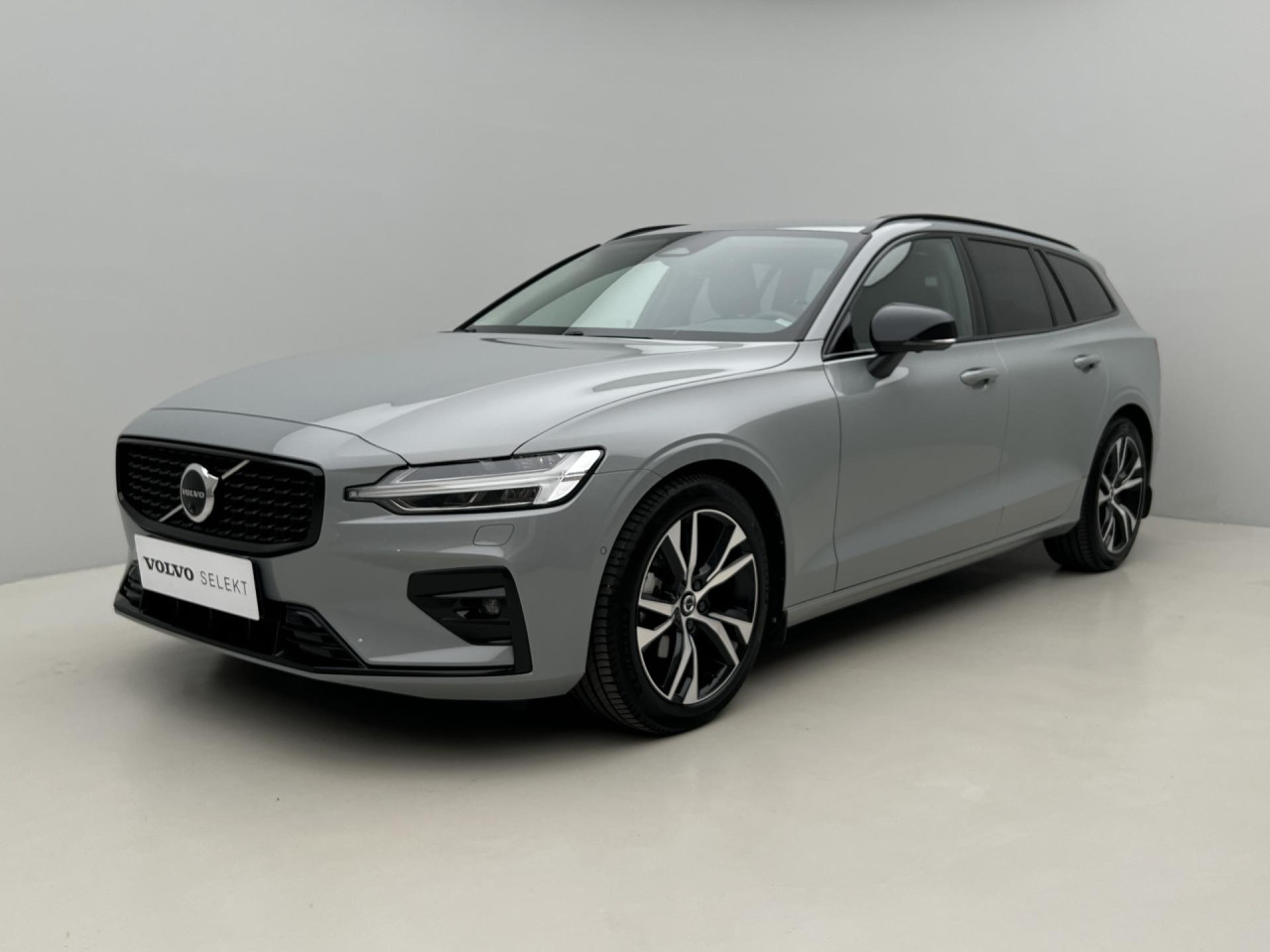 Volvo V60 B4 PLUS DARK AUT 1.maj.