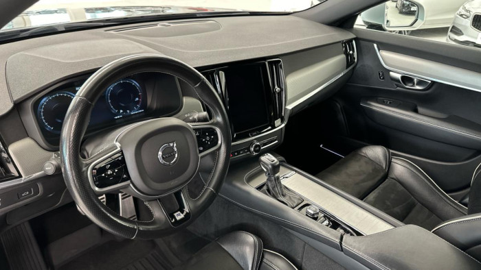 Volvo S90 D4 AWD R-DESIGN AUT REZERVACE 2.0 d