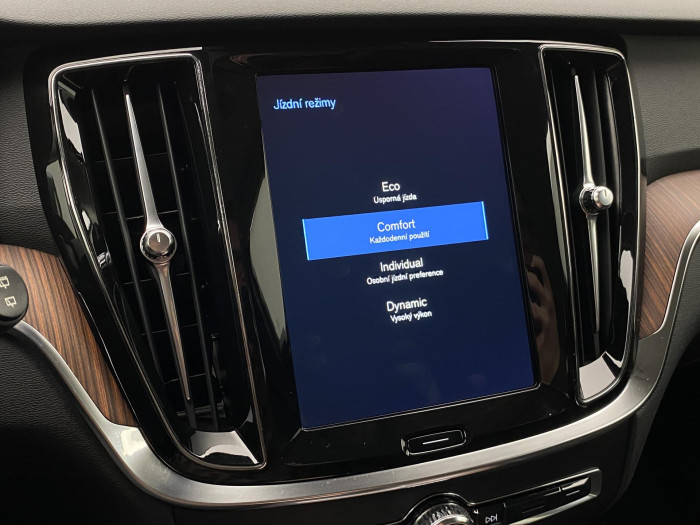 Volvo V60 D3 AWD MOMENTUM AUT CZ 2.0 d Momentum