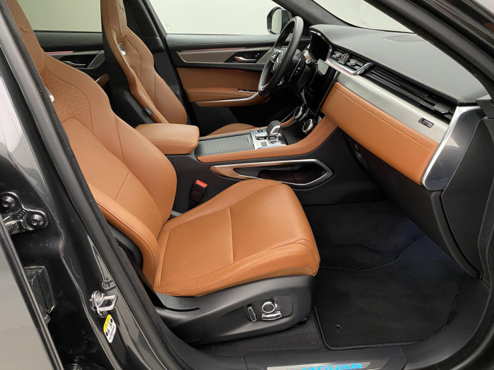 Jaguar F-Pace REZERVACE