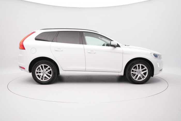 Volvo XC60 D4 AWD MOMENTUM REZERVACE 2.4 d Momentum