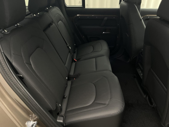 Land Rover Defender 110 D250 X-Dyn SE REZERVACE 3.0 d SE