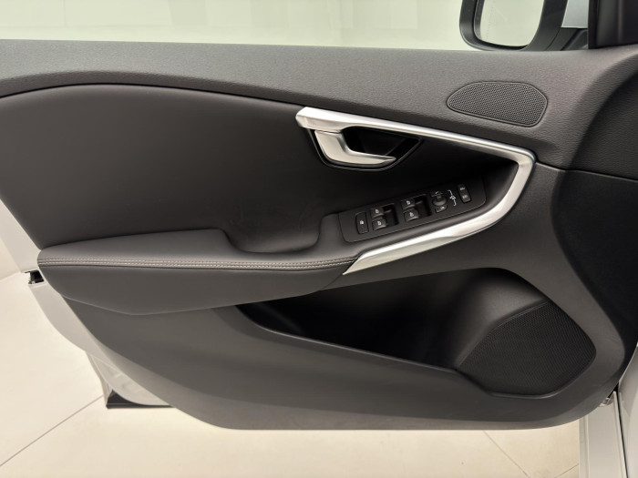 Volvo V40 T3 R-DESIGN AUT