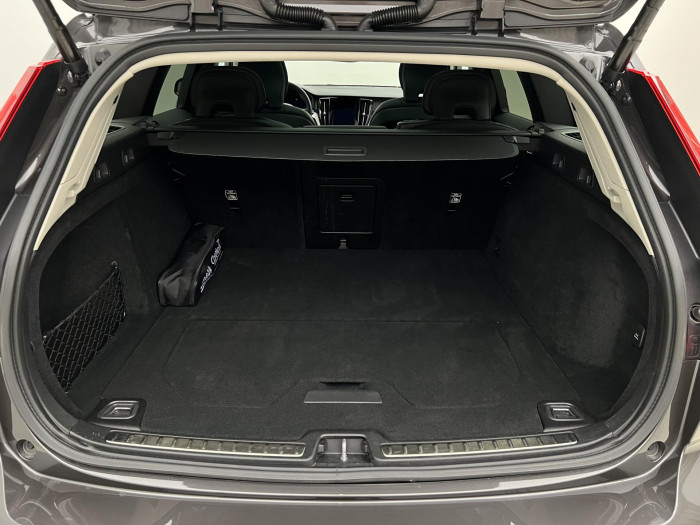Volvo V60 B4 PLUS BRIGHT AUT 1.maj.