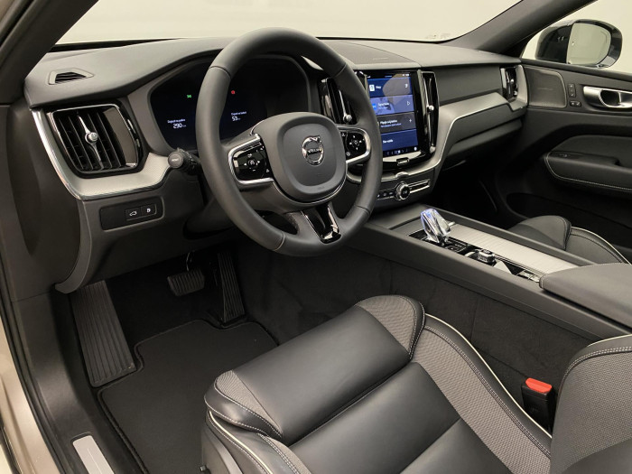 Volvo XC60 T6 AWD PLUS RECHARGE AUT 1.maj