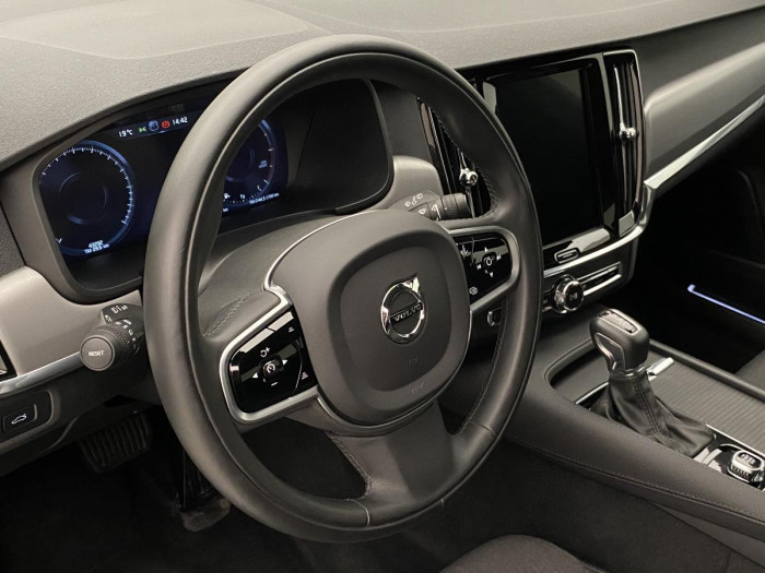 Volvo V90 D4 AWD MOMENTUM REZERVACE 2.0 d Momentum