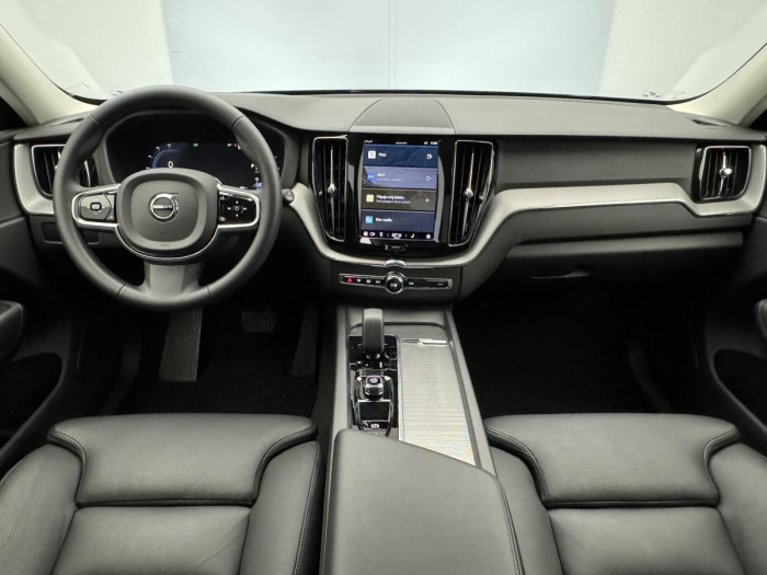 Volvo XC60 B4 PLUS DARK AUT REZERVACE