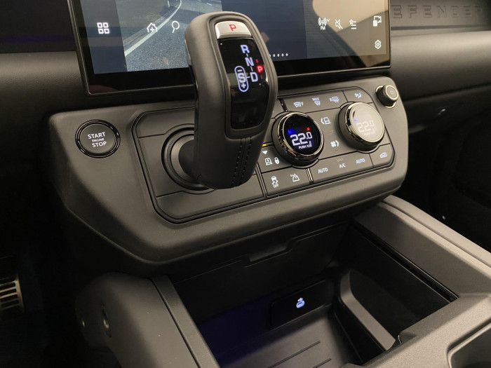 Land Rover Defender OCTA BLACK P635