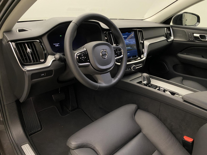Volvo V60 B4 DARK PLUS AUT 1.maj