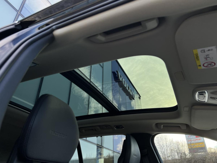 Volvo XC90 B5 AWD INSCRIPTION 7MÍSTNÁ Aut