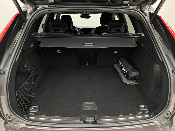 Volvo XC60 B5 AWD R-DESIGN AUT 1.maj.
