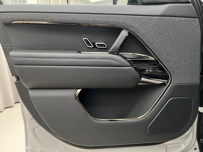 Land Rover Range Rover Sport P550e AUTOBIOGRAPHY REZERVACE