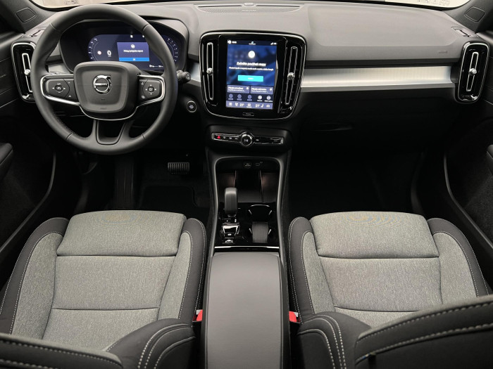 Volvo XC40 B3 DARK PLUS AUT