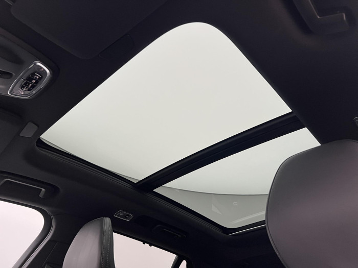 Volvo XC90 B5 AWD R-DESIGN 7MÍSTNÁ AUT