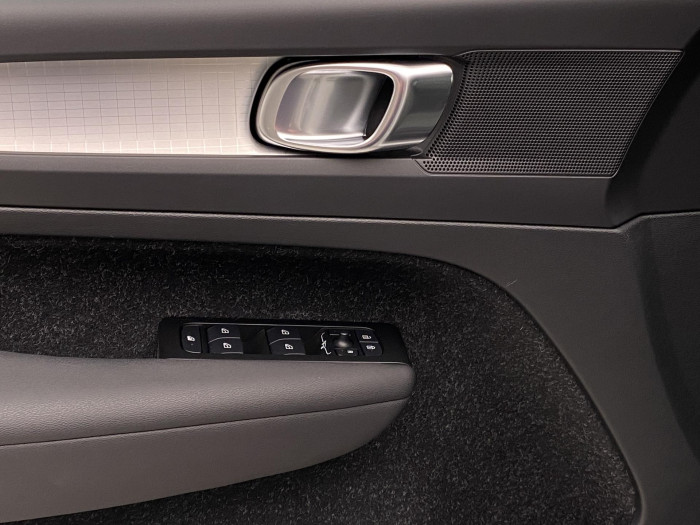 Volvo XC40 B4 MOMENTUM AUT CZ 2.0 Momentum