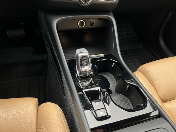 Volvo XC40 D4 AWD INSCRIPTION Aut CZ 2.0 d