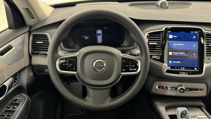 Volvo XC90 B5 AWD ULTIMATE REZERVACE
