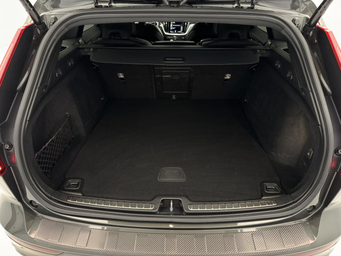 Volvo V60 B4 R-DESIGN AUT REZERVACE