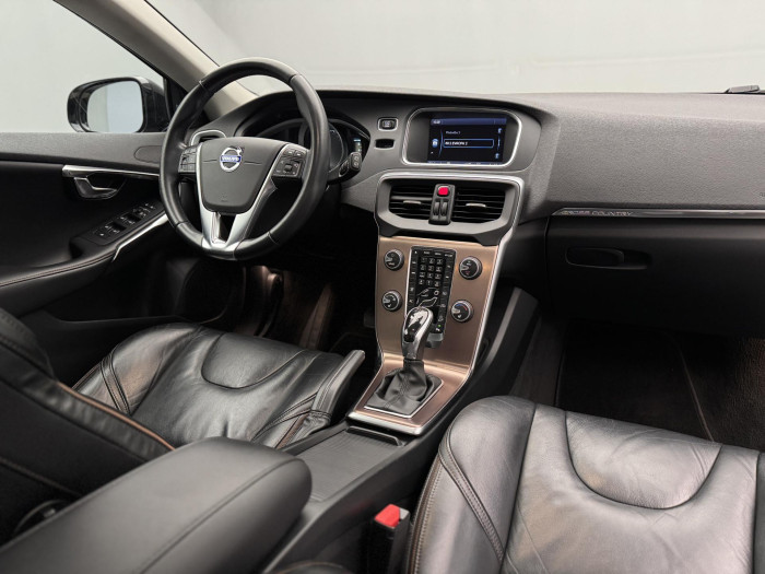 Volvo V40 CC T5 AWD SUMMUM REZERVACE 2.5 CC CC Summum