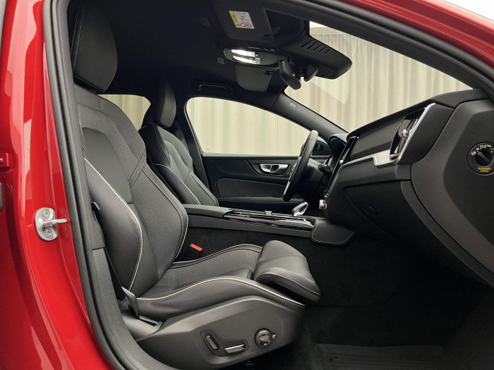 Volvo V60 T6 AWD AUT RECHARGE DARK PLUS