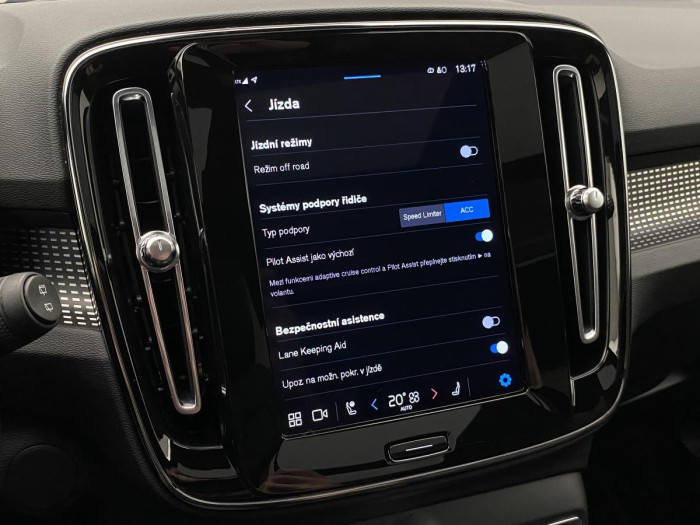 Volvo XC40 P8 AWD RECHARGE AUT REZERVACE