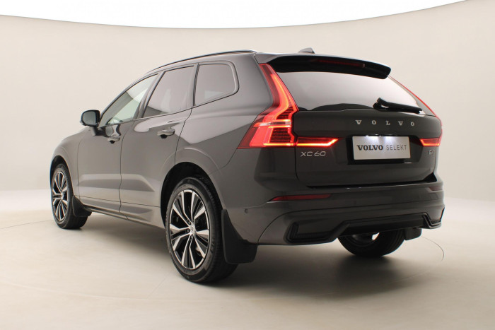 Volvo XC60 B4 AWD DARK PLUS AUT 1.maj