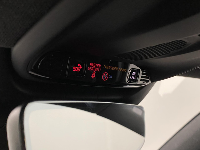 Volvo XC40 B4 AWD R-DESIGN AUT 1.maj