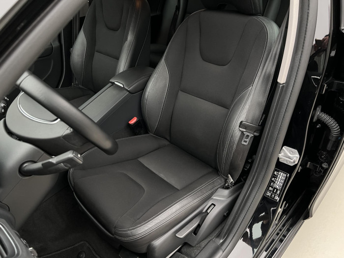 Volvo V60 D4 MOMENTUM REZERVACE 2.0 d Momentum