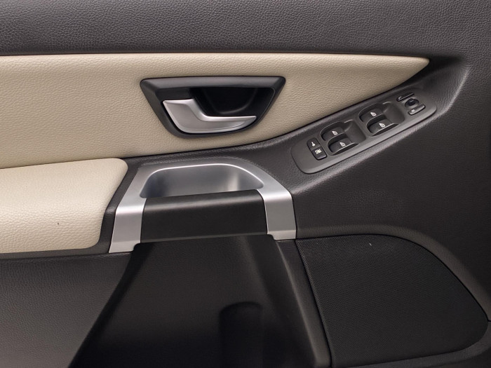 Volvo XC90 2.4 D5 AWD SUMMUM AUT 7 míst 2.4 d Summum