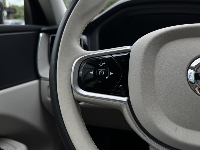 Volvo XC60 B4 PLUS BRIGHT Aut REZERVACE