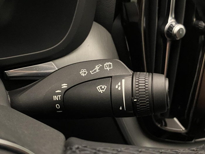 Volvo XC60 B4 MOMENTUM AUT REZERVACE 2.0 Momentum