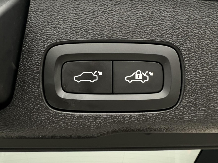 Volvo XC60 B4 AWD PLUS DARK AUT 1.maj.