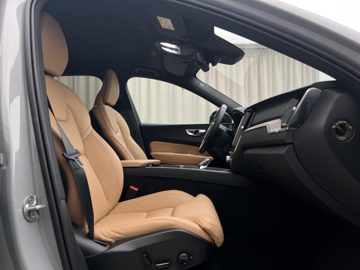 Volvo XC60 B4 AWD PLUS DARK AUT CZ