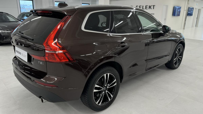 Volvo XC60 T5 AWD MOMENTUM REZERVACE 2.0 Momentum