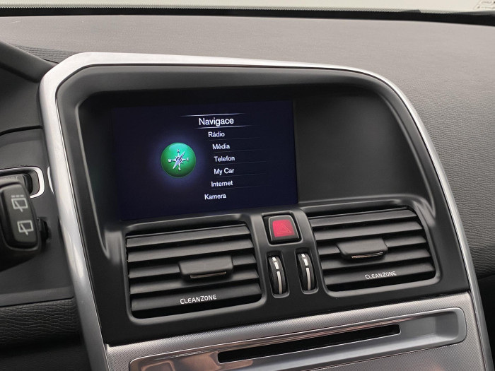 Volvo XC60 D5 AWD MOMENTUM CZ 2.4 d Momentum