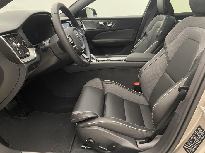 Volvo V60 B4 AUT DARK PLUS