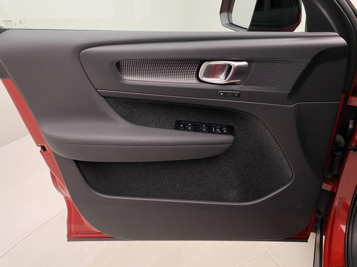 Volvo XC40 B4 AWD R-DESIGN AUT CZ