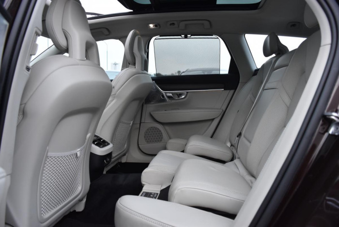 Volvo V90 CC D5 AWD PRO AUT REZERVACE 2.0 d CC CC