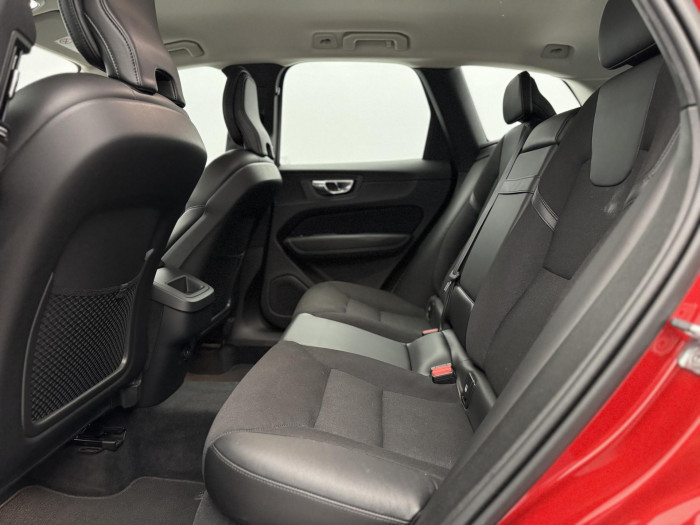 Volvo XC60 B4 AWD MOMENTUM PRO CZ 1.maj 2.0 Momentum