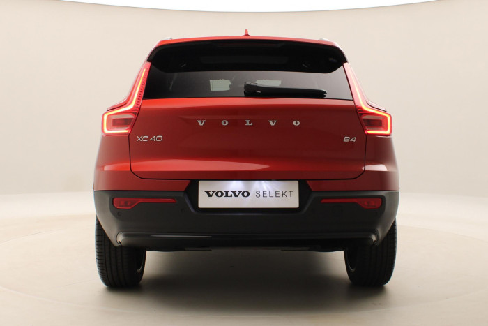 Volvo XC40 B4 DARK ULTRA AUT CZ 1.maj