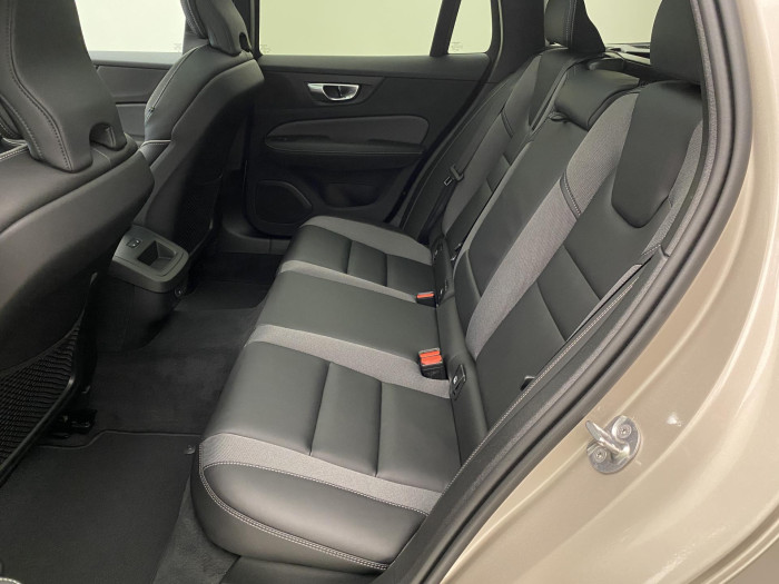 Volvo V60 B4 AUT DARK PLUS