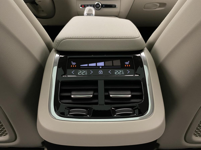 Volvo XC60 B4 AWD AUT DARK ULTIMATE