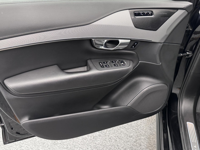 Volvo XC90 B5 AWD R-DESIGN REZERVACE