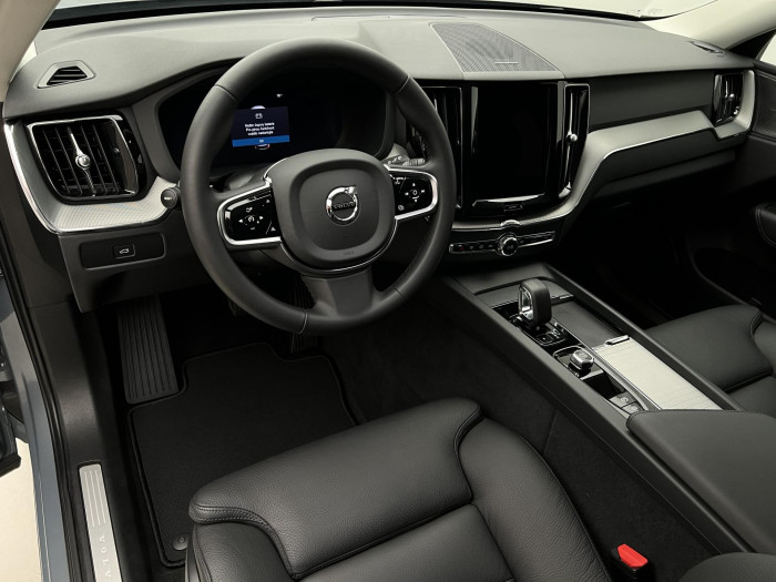 Volvo XC60 B4 AWD PLUS DARK AUT 1.maj.
