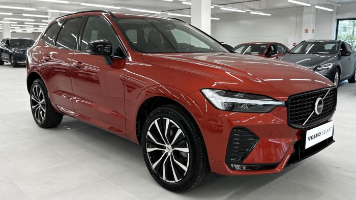 Volvo XC60 B4 AWD PLUS DARK REZERVACE 2.0 Plus